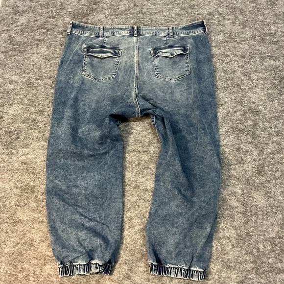 Torrid High Rise Barrel Trendy Light Wash Elastic Waist Jogger Jeans Size 24 - Picture 2 of 4